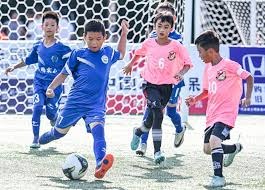 小卡关键抢断竟是犯规！裁判三秒两误判抢戏，快船19分逆转胜局遭质疑